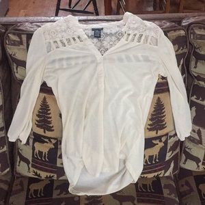 Small quarter-sleeve shirt